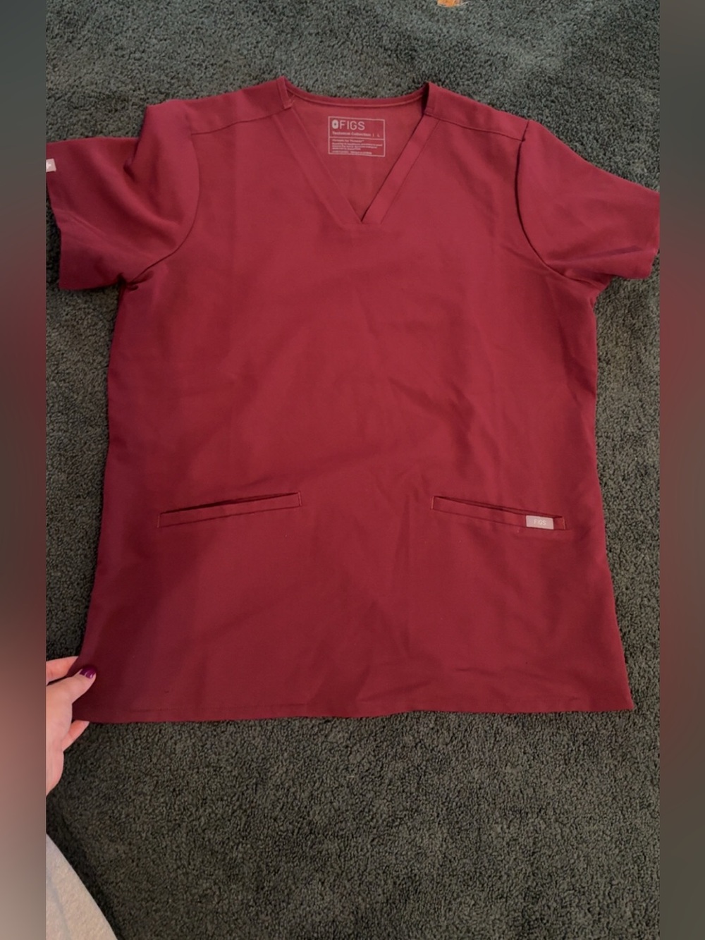 Figs Women's V-Neck Scrub Top in Burgundy / wine / maroon